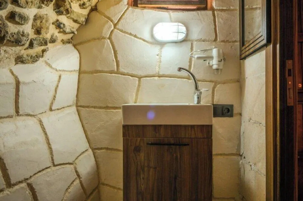 Traditional Tek Büyük Yataklı Oda