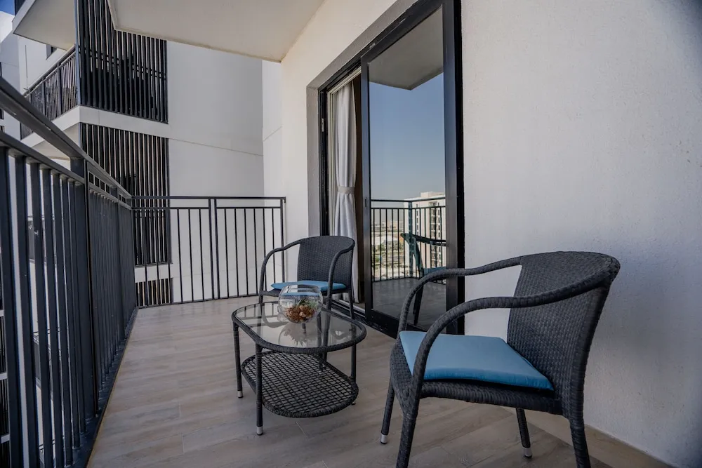 Design Apart Daire, 1 En Büyük (King) Boy Yatak ve Çekyat, Sigara İçilmez, Göl Manzaralı