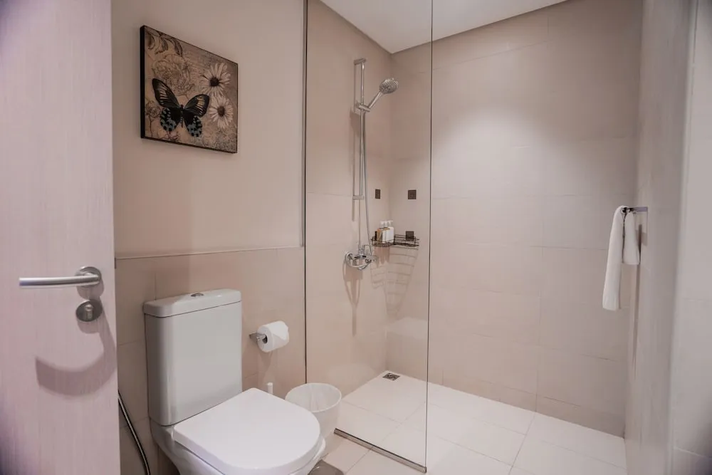 Design Apart Daire, 1 En Büyük (King) Boy Yatak ve Çekyat, Sigara İçilmez, Göl Manzaralı