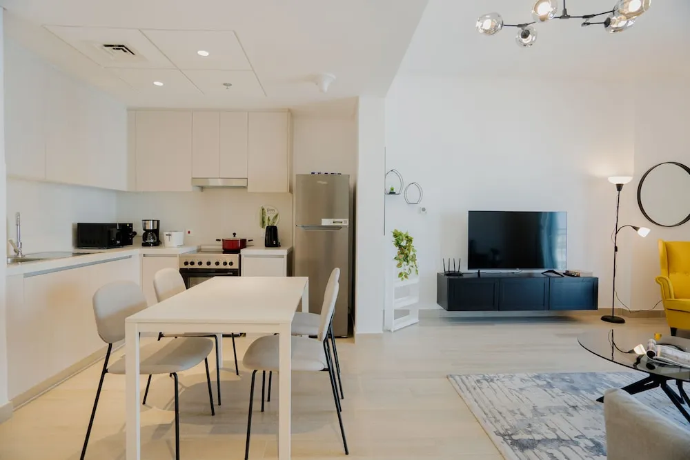 Design Apart Daire, 1 En Büyük (King) Boy Yatak ve Çekyat, Sigara İçilmez, Göl Manzaralı