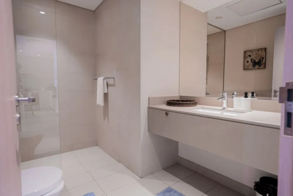 Design Apart Daire, 1 En Büyük (King) Boy Yatak ve Çekyat, Sigara İçilmez, Göl Manzaralı