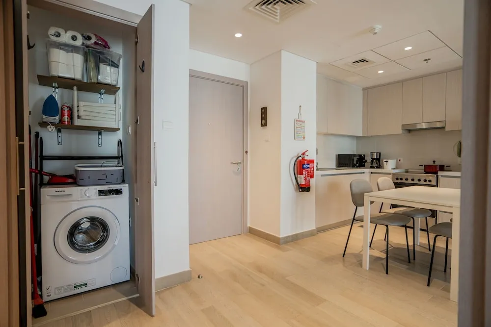 Design Apart Daire, 1 En Büyük (King) Boy Yatak ve Çekyat, Sigara İçilmez, Göl Manzaralı