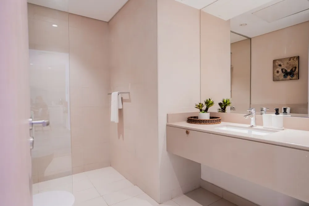 Design Apart Daire, 1 En Büyük (King) Boy Yatak ve Çekyat, Sigara İçilmez, Göl Manzaralı