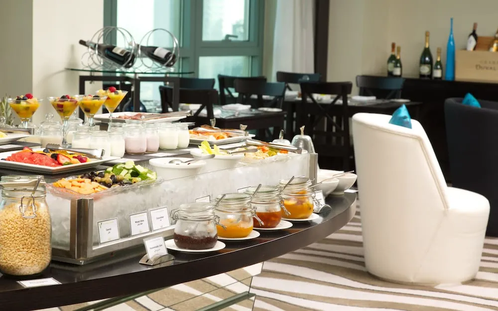Luxury Club Twin Room with Club Access and Sea or City View