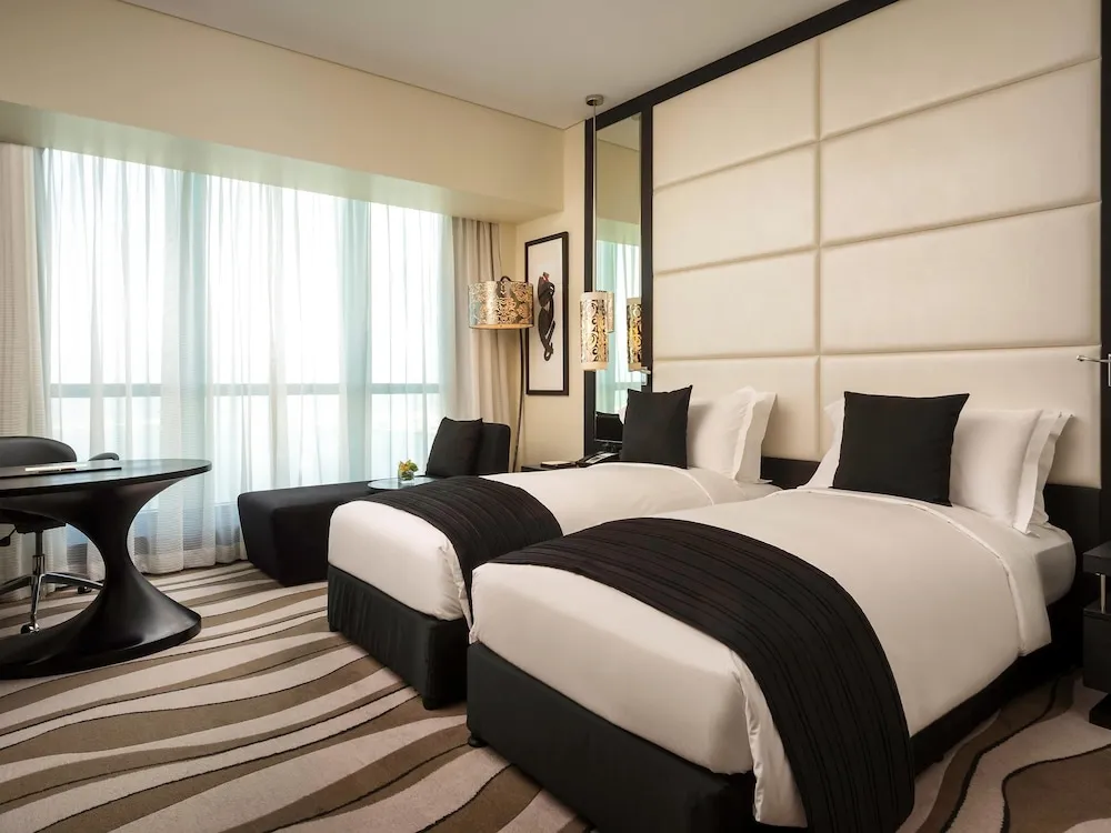 Luxury Club Twin Room with Club Access and Sea or City View