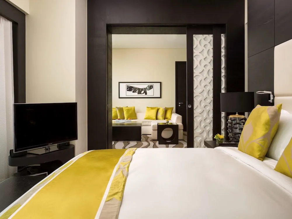 Prestige Suite with Club Access and Sea or City View