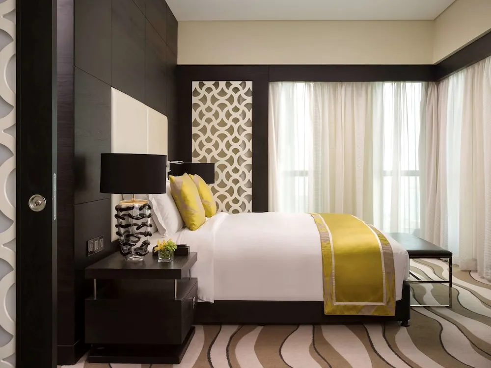 Prestige Suite with Club Access and Sea or City View