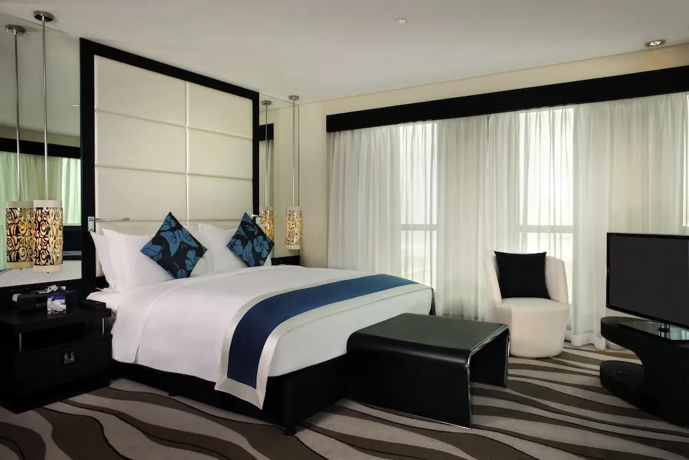 Opera Suite with Club Access and Butler Service - Sea or City View