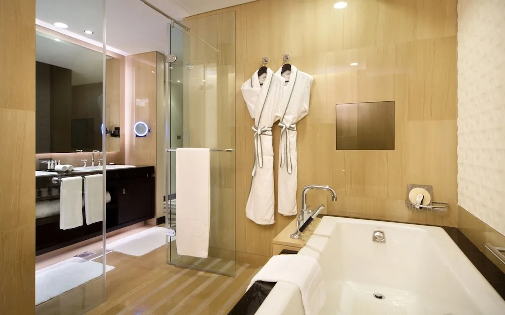 Opera Suite with Club Access and Butler Service - Sea or City View
