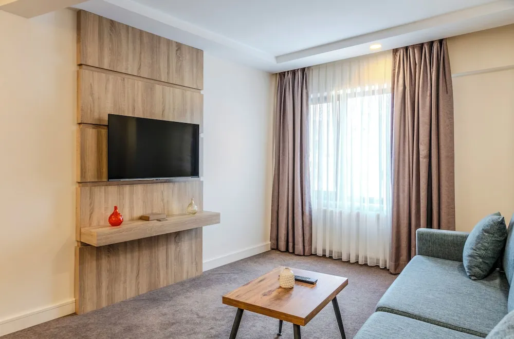 Corner Deluxe Room