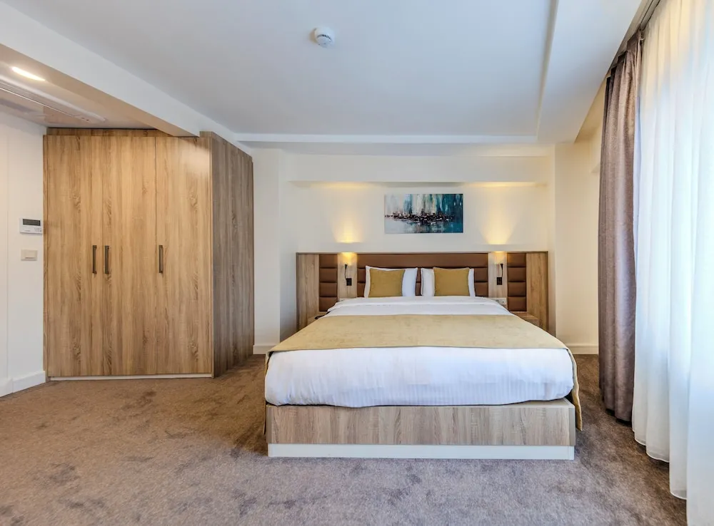 Corner Deluxe Room
