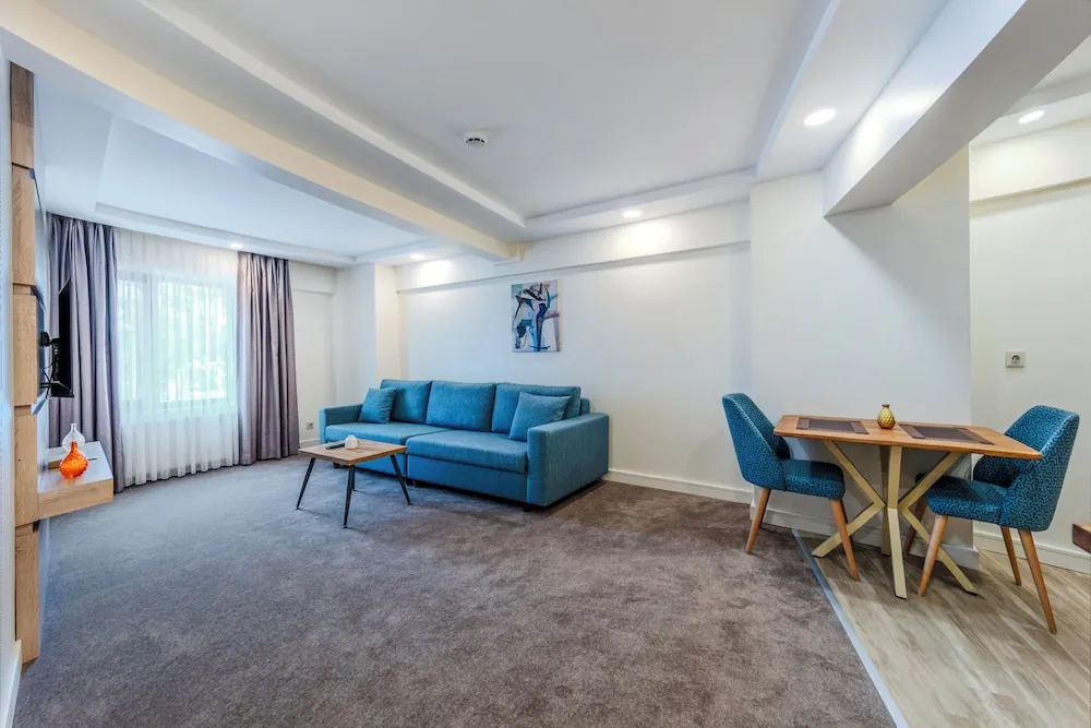 Corner Deluxe Room