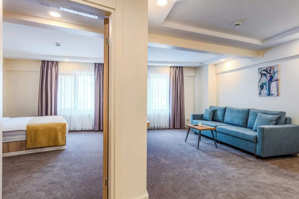 Corner Deluxe Room