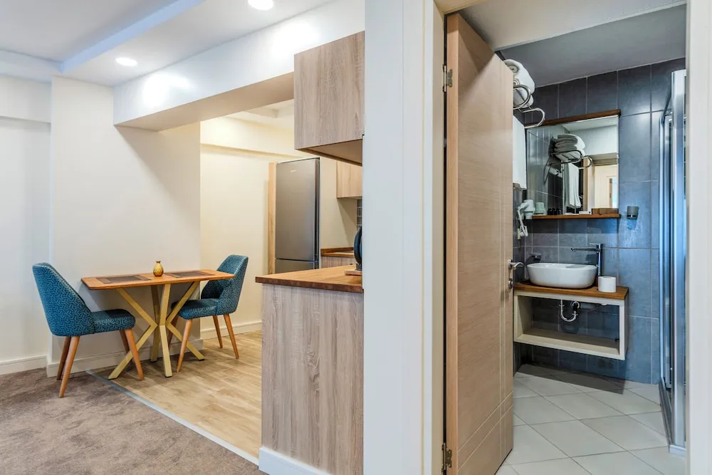 Corner Deluxe Room