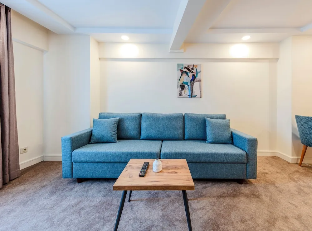 Corner Deluxe Room