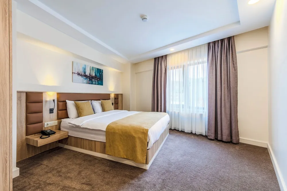 Corner Deluxe Room