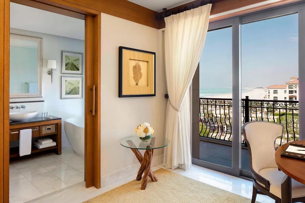 St Regis, Superior Oda, 1 En Büyük (King) Boy Yatak, Sigara İçilmez, Kısmi Deniz Manzaralı