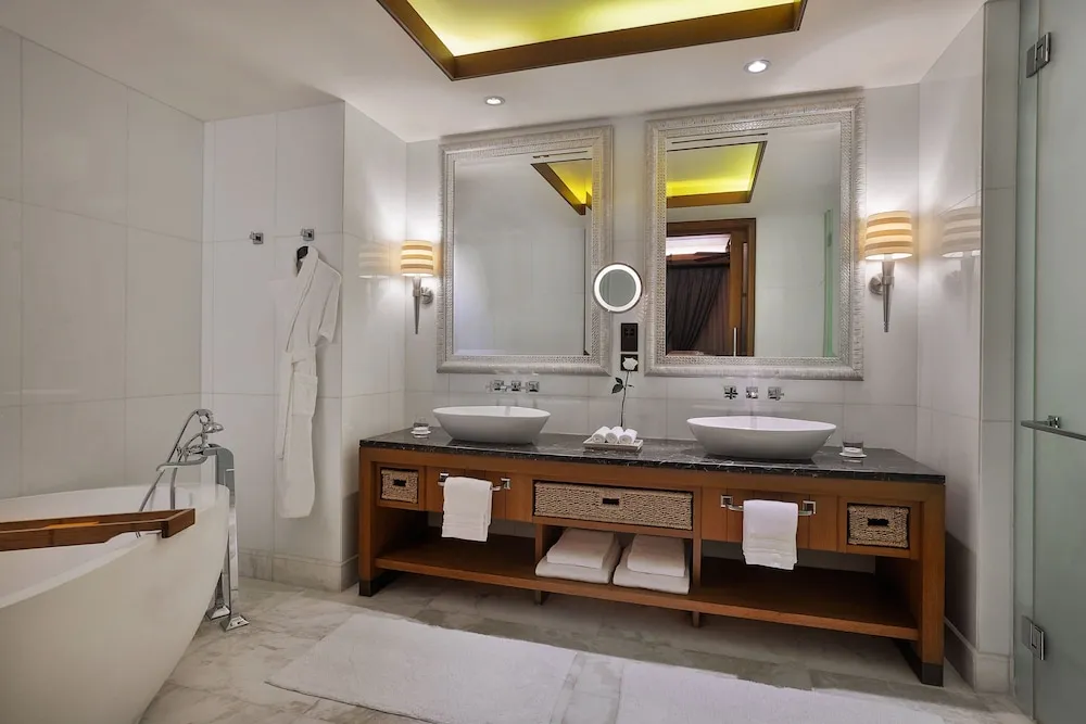Süit, 1 Çift Kişilik Yatak, Balkon, Deniz Manzaralı
