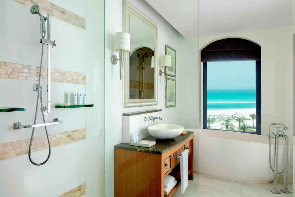 Premium Oda, 2 Büyük (Queen) Boy Yatak, Sigara İçilmez, Deniz Manzaralı (Balcony)
