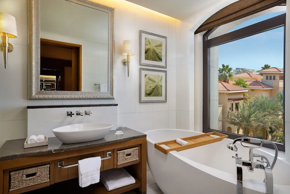 Premium Oda, 2 Büyük (Queen) Boy Yatak, Sigara İçilmez, Deniz Manzaralı (Balcony)