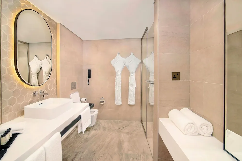 Royal Suite, 2 Bedrooms, Lounge access