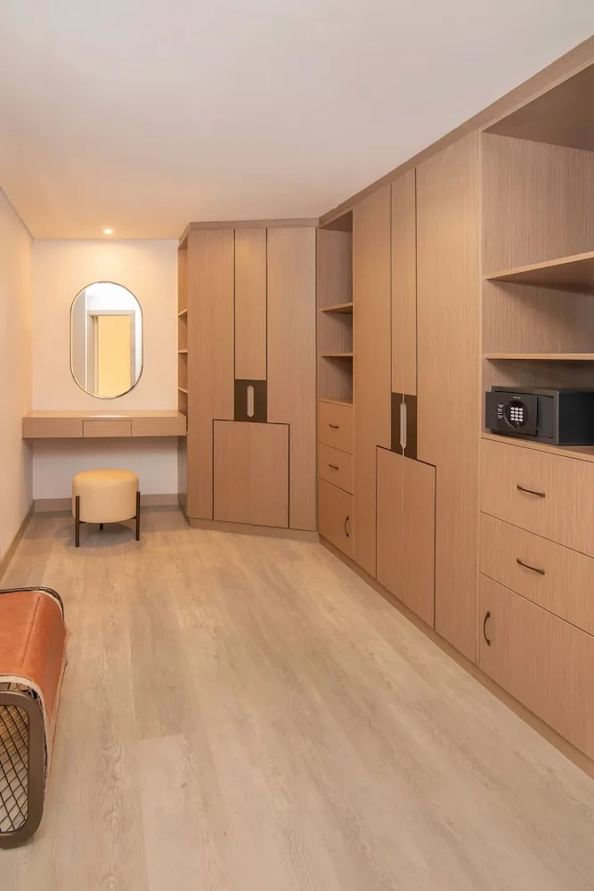Royal Suite, 2 Bedrooms, Lounge access