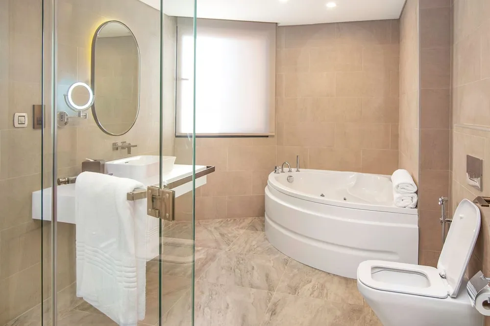 Royal Suite, 2 Bedrooms, Lounge access