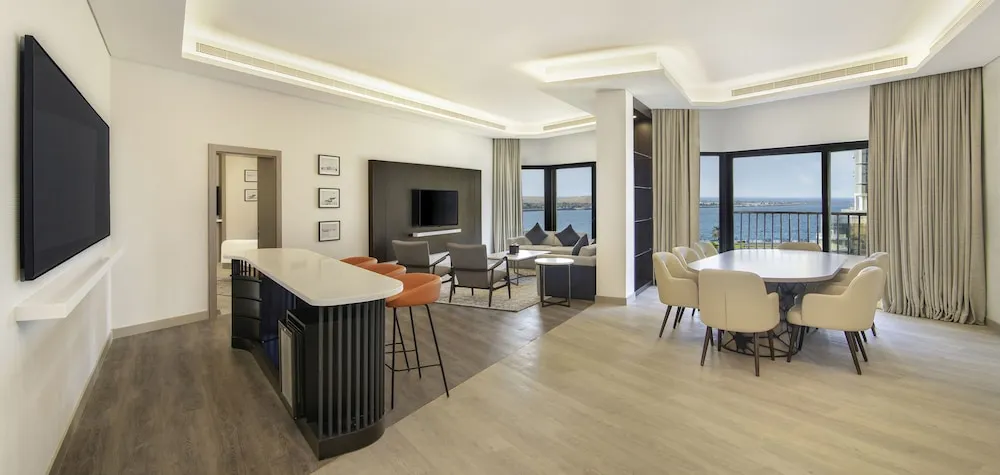 Diplomatic Suite, 2 Bedrooms, Lounge access