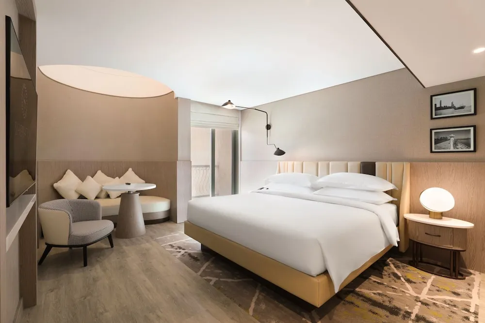 Diplomatic Suite, 2 Bedrooms, Lounge access