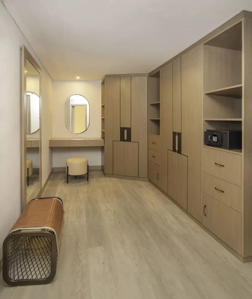 Diplomatic Suite, 2 Bedrooms, Lounge access