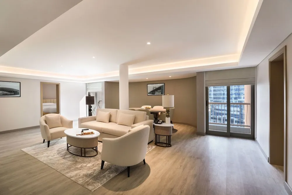 Diplomatic Suite, 2 Bedrooms, Lounge access