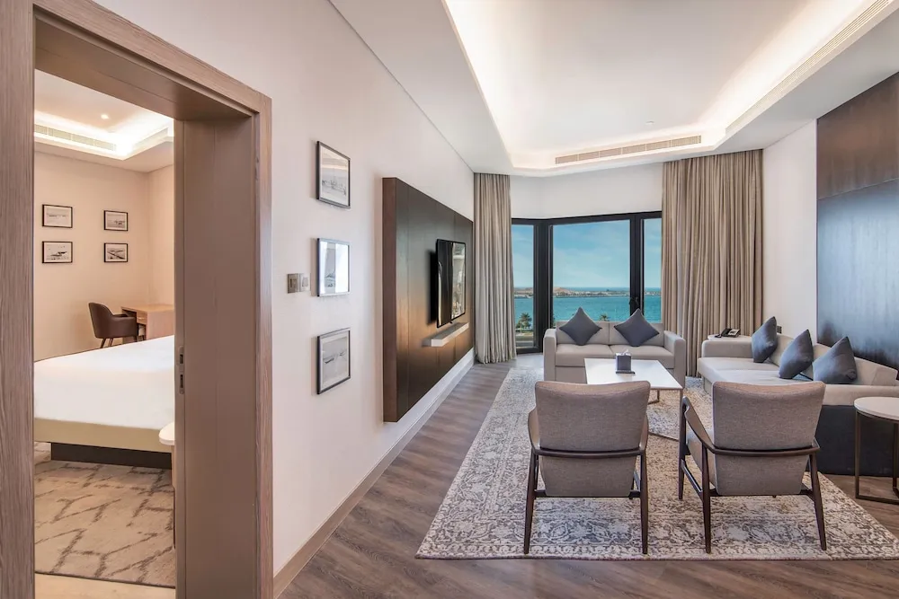Diplomatic Suite, 2 Bedrooms, Lounge access