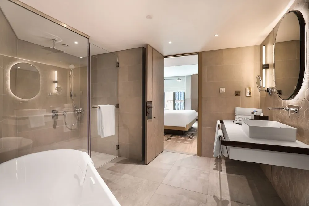 Diplomatic Suite, 2 Bedrooms, Lounge access