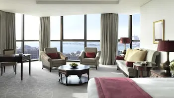 Bab Al Qasr Hotel