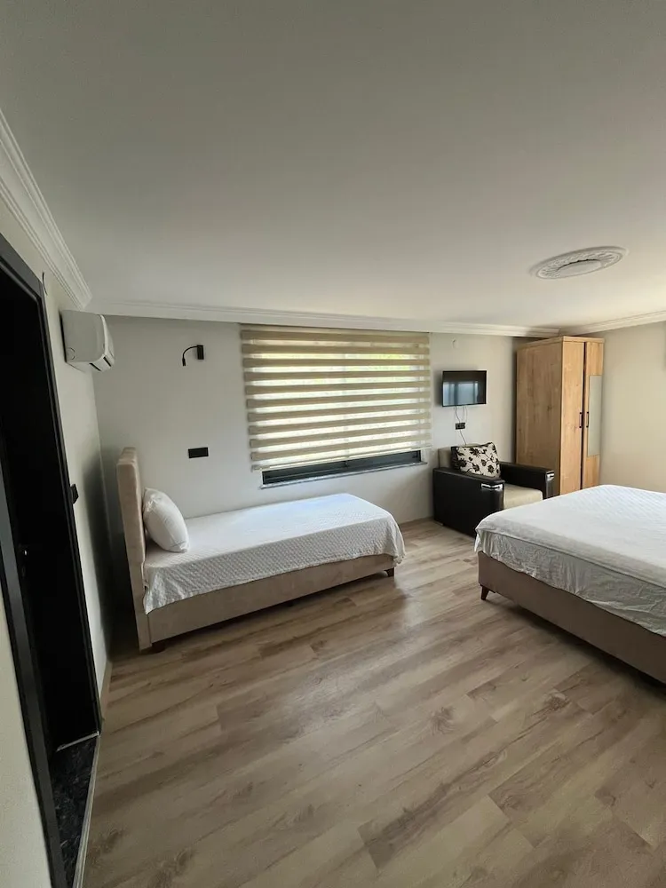 Üç Kişilik Oda, Deniz Manzaralı