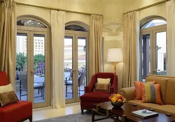 The Ritz-Carlton Abu Dhabi, Grand Canal