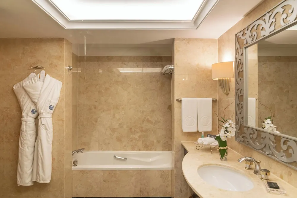 Deluxe Oda, 1 En Büyük (King) Boy Yatak, Balkon (Spacious)