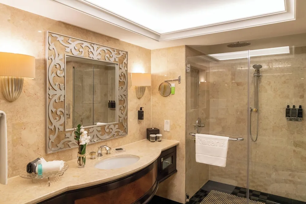 Oda, 1 En Büyük (King) Boy Yatak, Club Dinlenme Salonu Girişi, Deniz Manzaralı (Spacious, Balcony)