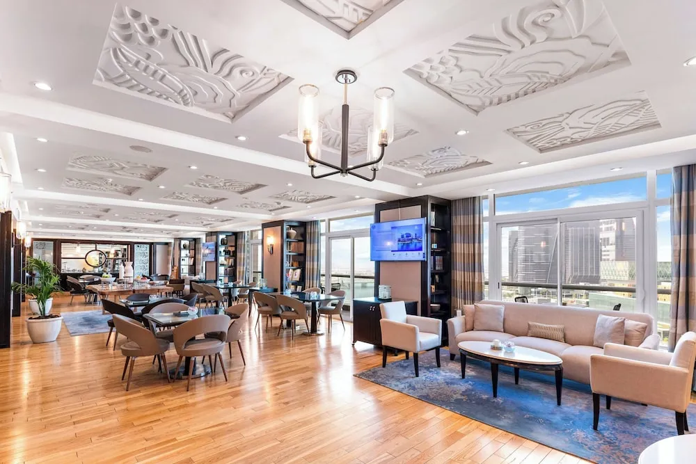 Oda, 1 En Büyük (King) Boy Yatak, Club Dinlenme Salonu Girişi, Deniz Manzaralı (Spacious, Balcony)