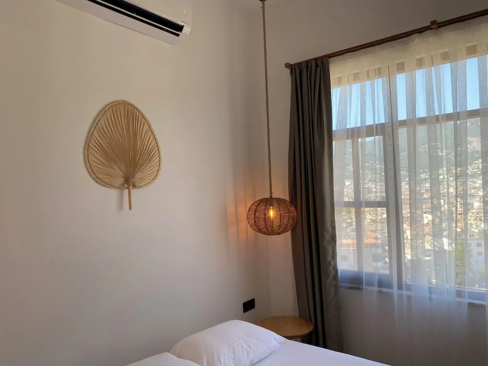 Economy Oda, Şehir Manzaralı