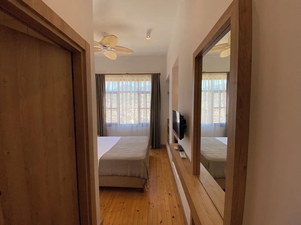 Economy Oda, Şehir Manzaralı