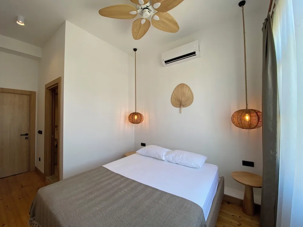 Economy Oda, Şehir Manzaralı