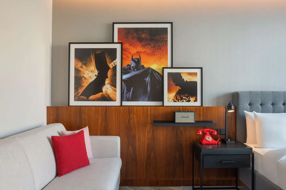 Artist Room, 1 King Bed, Pool View (Theme Park Access)