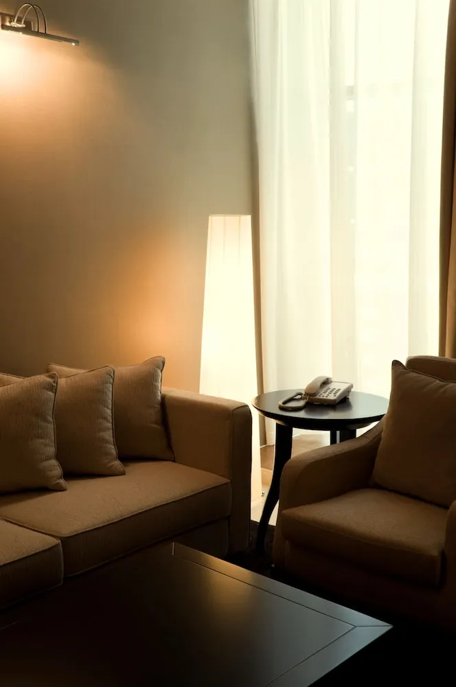 Deluxe Suite, 1 King Bed, Smoking