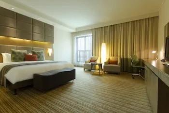 Traders Hotel, Qaryat Al Beri