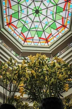 Metropolitan Al Mafraq Hotel