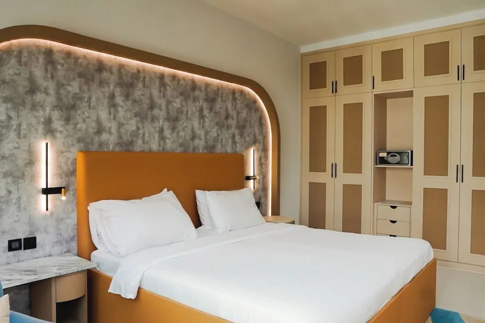 Deluxe King Room City View