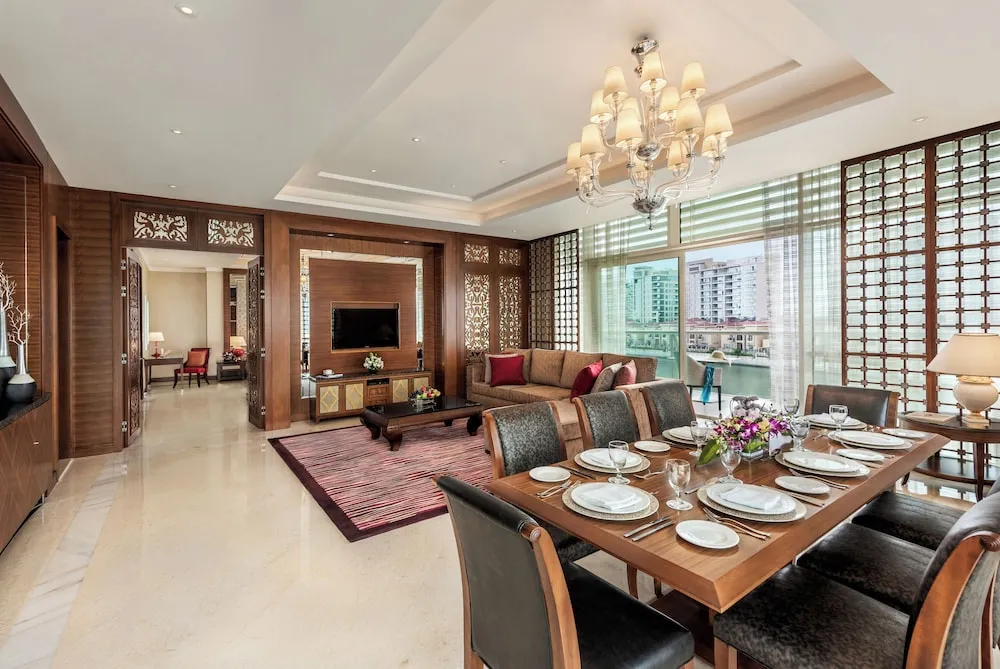 Al Raha Suite - Free daily shuttle bus to Yas attractions, Yas Mall and Grand Mosque