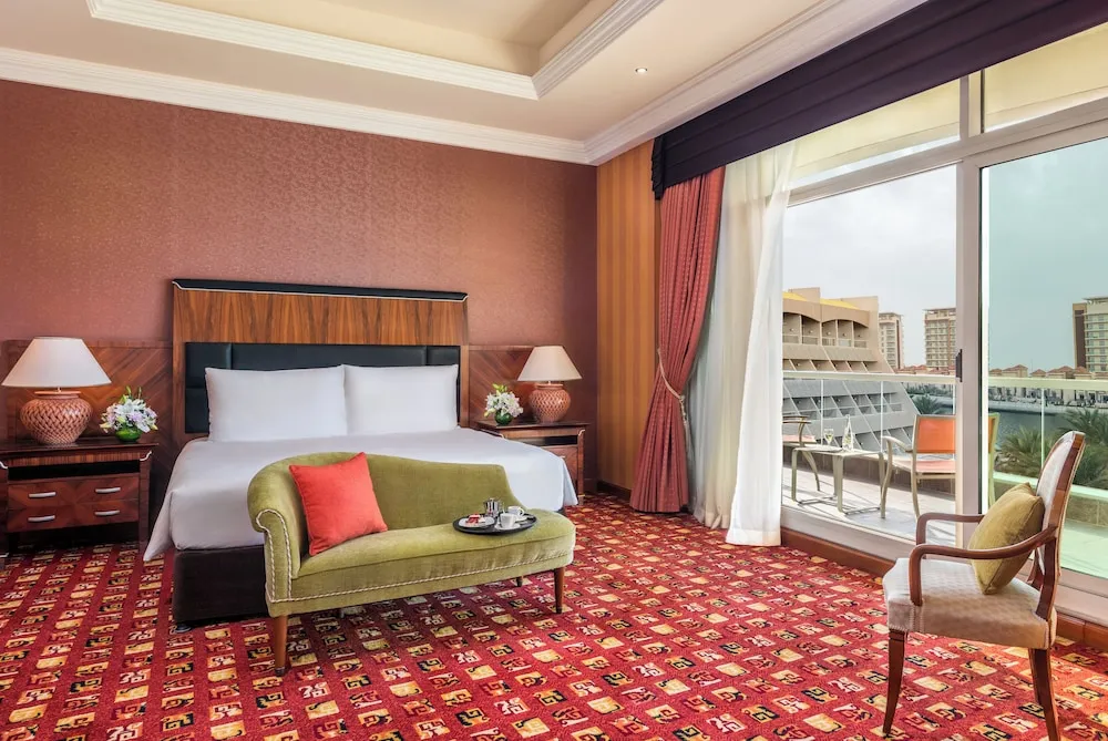 Royal Suite - Free daily shuttle bus to Yas attractions, Yas Mall and Grand Mosque