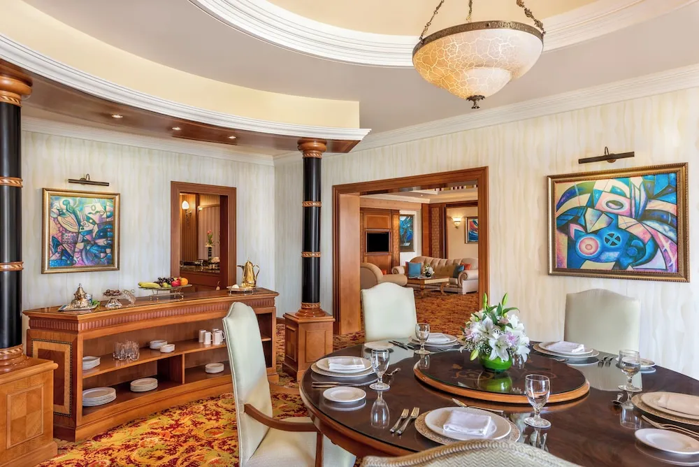 Royal Suite - Free daily shuttle bus to Yas attractions, Yas Mall and Grand Mosque